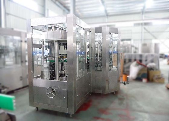 Chiny W pełni automatyczna maszyna do napełniania soków owocowych 8000b / H Plastikowa maszyna do napełniania butelek PET dostawca